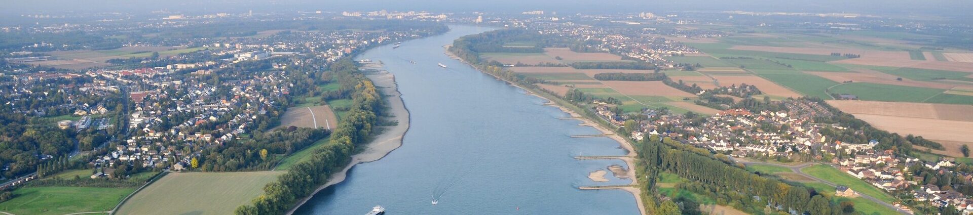 Luftbildaufnahme Rhein